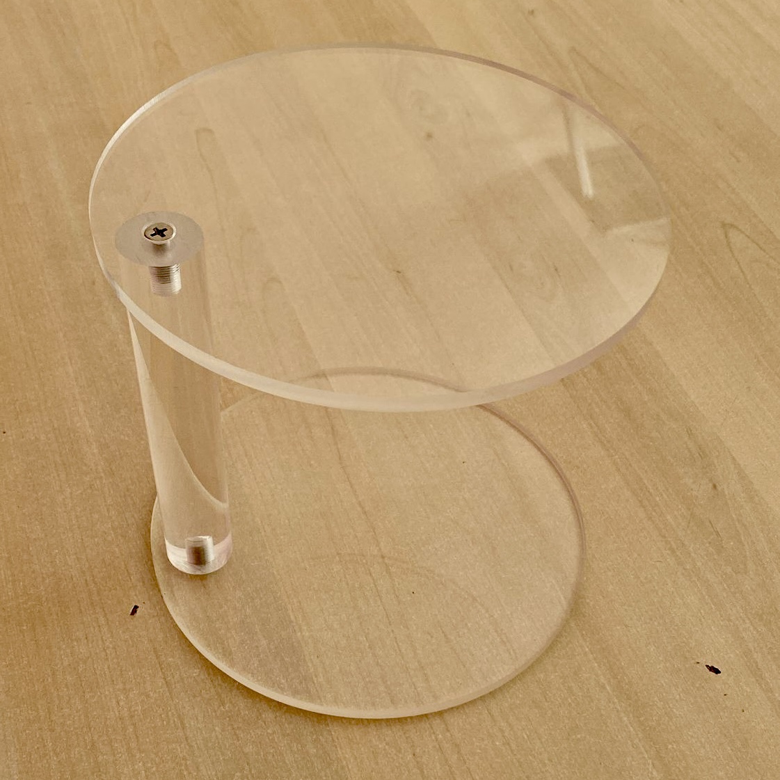 94b85add-68c7-4ab0-82ec-17b73c18d419 Support en acrylique Side bar 17cm hauteur 14cm – Image 1