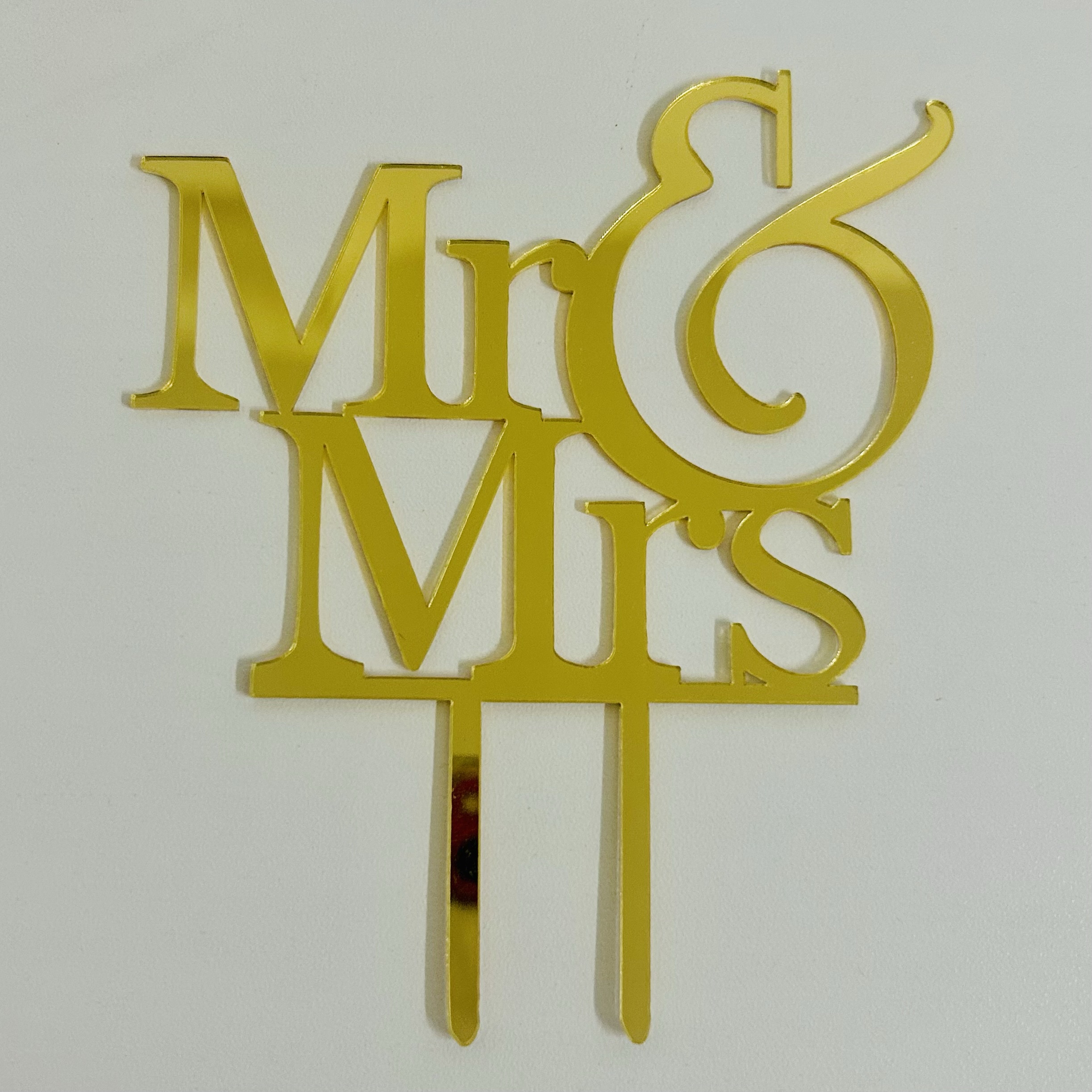 img_7388-2 Cake Topper Mr&Mrs couleur Or GM – Image 1