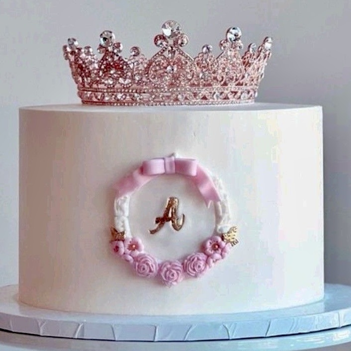 img_8327 Couronne pour cake Queen Couleur Rose Clair – Image 1