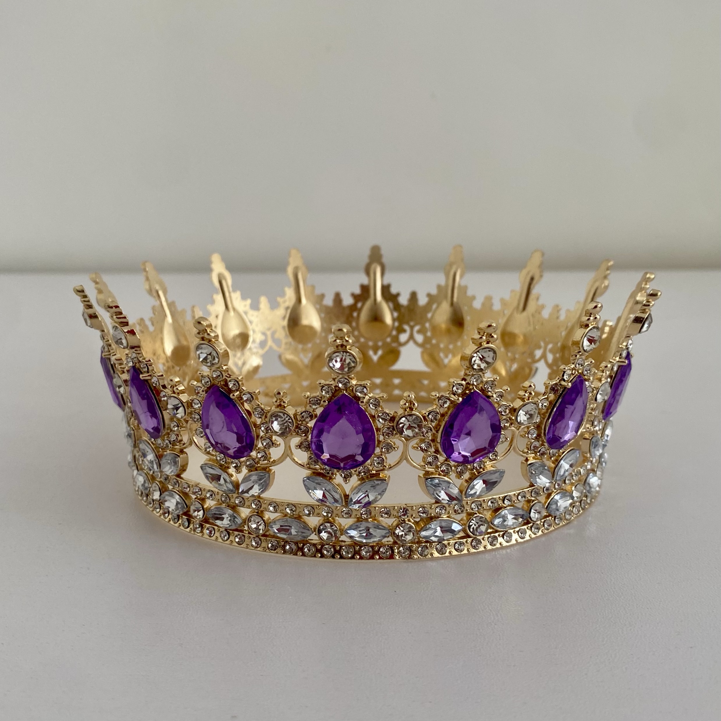 img_7201 Couronne pour cake Couleur Violet -Or – Image 1
