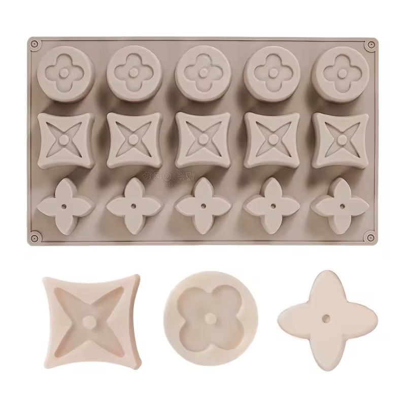 img_9867 Moule silicone à 15 mini empreinte style Vuitton – Image 1