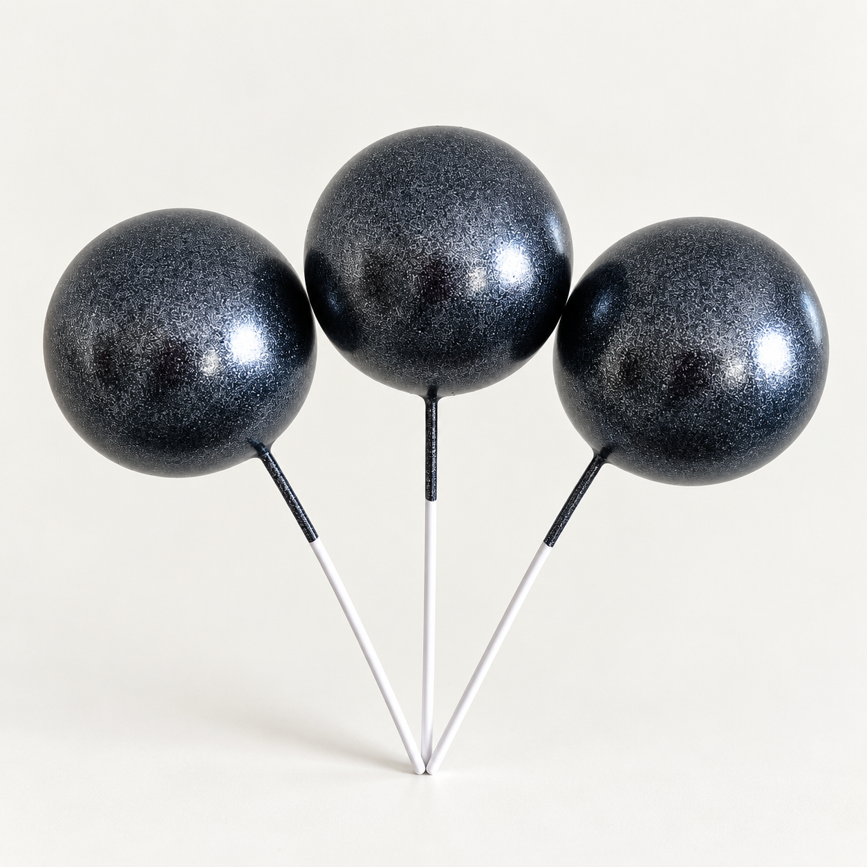 75ad2a06-7474-434b-883b-87bcbee471e3 Lot de 20 Ball cake toppers Couleur Nacrée / Noir métallisée – Image 1